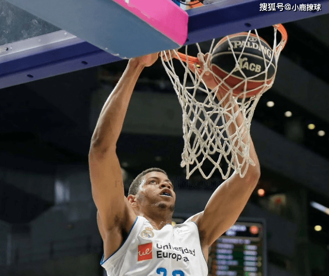 HAHA体育-孟菲斯灰熊训练开放日，窗口期篮板制胜引欢呼，欧冠在即，资深球员宣示担当