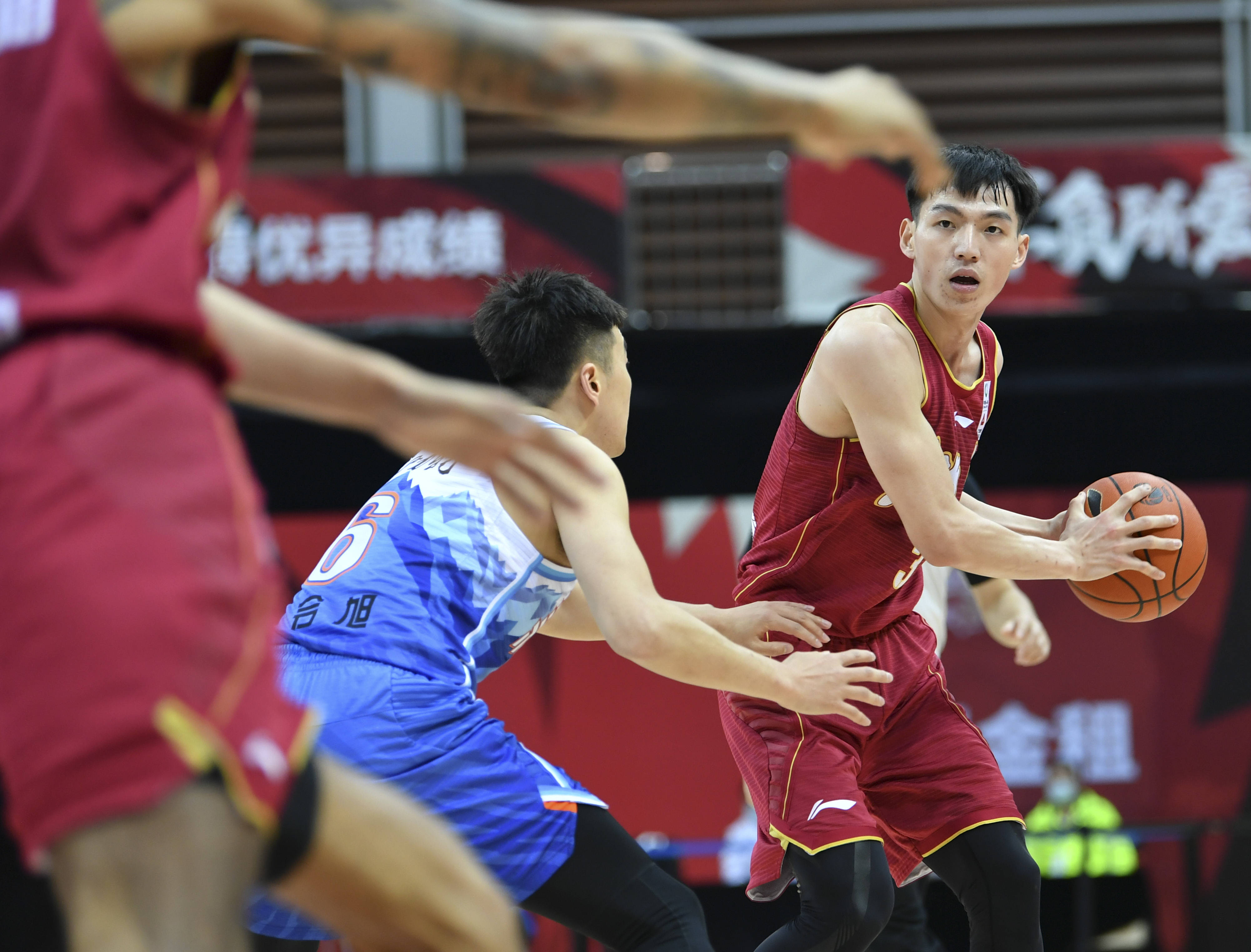 HAHA体育-浙江稠州发布备战花絮，窗口期手感冰凉，NBA常规赛任务艰巨，球探报告显示潜力