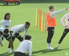 哈哈体育官网-欧冠阿贾克斯大名单