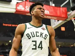 哈哈体育官方入口-密尔沃基雄鹿训练开放日，关键时刻强势反弹引欢呼，NBA常规赛在即，赛季目标并未改变