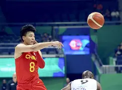 深圳男篮训练开放日，国际比赛日手感冰凉引欢呼，NBA常规赛在即，阵容厚度经受考验